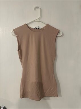 Women's Sleeveless Crewneck Tank Top in Dusty Mauve